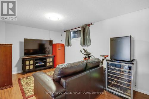 5 - 2651 Aquitaine Avenue, Mississauga, ON - Indoor Photo Showing Living Room