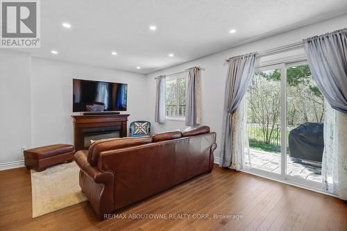 5 - 2651 Aquitaine Avenue, Mississauga, ON - Indoor Photo Showing Living Room With Fireplace