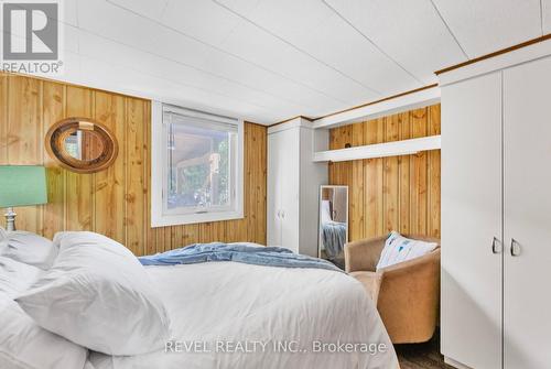 135 Centre Beach Road, Tiny, ON - Indoor Photo Showing Bedroom