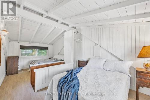 135 Centre Beach Road, Tiny, ON - Indoor Photo Showing Bedroom