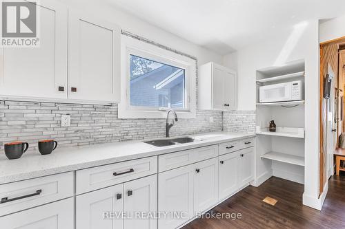 135 Centre Beach Road, Tiny, ON - Indoor Photo Showing Kitchen With Upgraded Kitchen