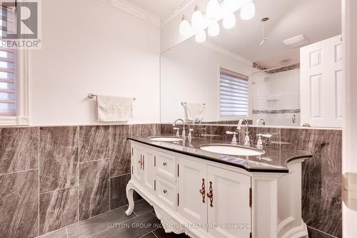 18 Valley Drive, Barrie (Sunnidale), ON - Indoor Photo Showing Bathroom