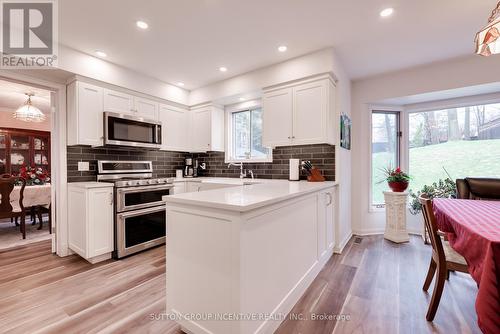 18 Valley Drive, Barrie (Sunnidale), ON - Indoor Photo Showing Kitchen