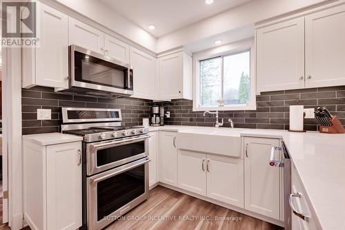 18 Valley Drive, Barrie (Sunnidale), ON - Indoor Photo Showing Kitchen