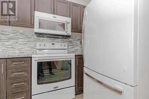 3056 Mcdowell Drive, Mississauga (Churchill Meadows), ON - Indoor Photo Showing Kitchen