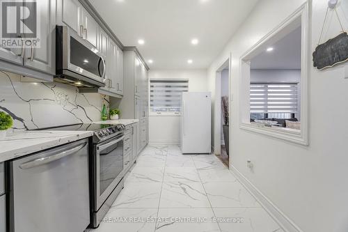 44 Abelard Avenue, Brampton (Fletcher'S West), ON - Indoor Photo Showing Kitchen