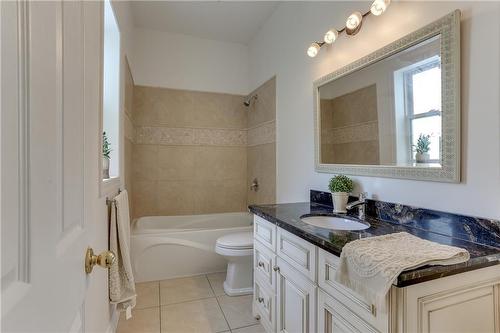 38 Grosvenor Street, London, ON - Indoor Photo Showing Bathroom