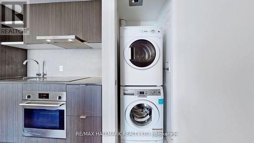 5301 - 100 Harbour Street W, Toronto (Waterfront Communities), ON - Indoor Photo Showing Laundry Room