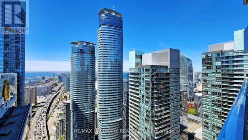 5301 - 100 Harbour Street W, Toronto (Waterfront Communities), ON - Outdoor With Facade