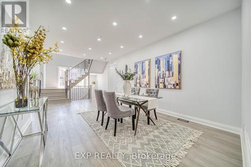 2 Deepwood Crescent, East Gwillimbury, ON - Indoor Photo Showing Dining Room