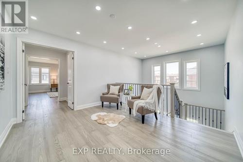 2 Deepwood Crescent, East Gwillimbury, ON - Indoor Photo Showing Other Room