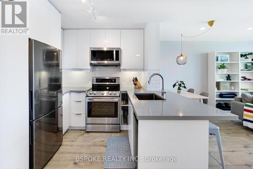 Ph9 - 5500 Yonge Street, Toronto, ON - Indoor Photo Showing Kitchen With Upgraded Kitchen