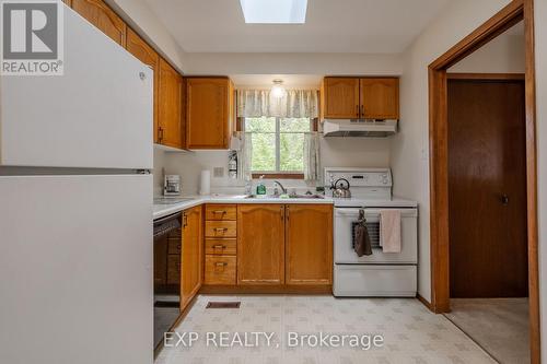 107 River Run Terrace, London, ON - Indoor Photo Showing Kitchen