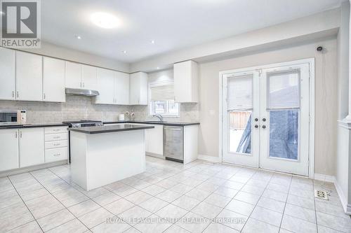 1382 Dallman Street, Innisfil (Lefroy), ON - Indoor Photo Showing Kitchen With Upgraded Kitchen