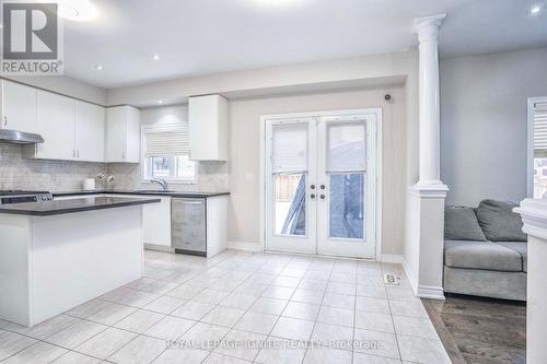 1382 Dallman Street, Innisfil (Lefroy), ON - Indoor Photo Showing Kitchen With Upgraded Kitchen