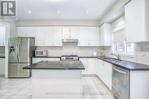 1382 Dallman Street, Innisfil (Lefroy), ON - Indoor Photo Showing Kitchen With Upgraded Kitchen