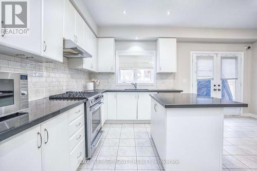 1382 Dallman Street, Innisfil (Lefroy), ON - Indoor Photo Showing Kitchen With Upgraded Kitchen