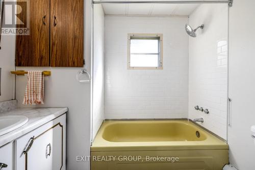 28 Linden Boulevard, Quinte West, ON - Indoor Photo Showing Bathroom