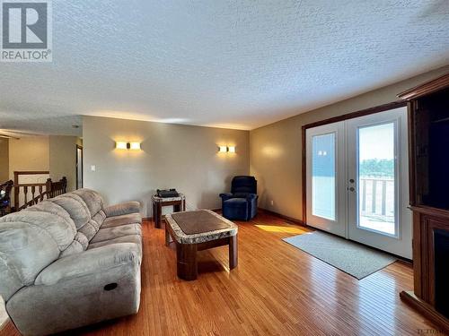 640 Shirley St N, Timmins, ON - Indoor Photo Showing Living Room