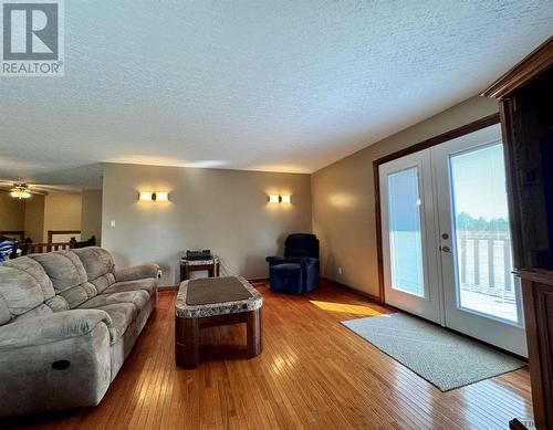 640 Shirley St N, Timmins, ON - Indoor Photo Showing Living Room