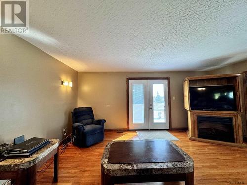 640 Shirley St N, Timmins, ON - Indoor Photo Showing Living Room