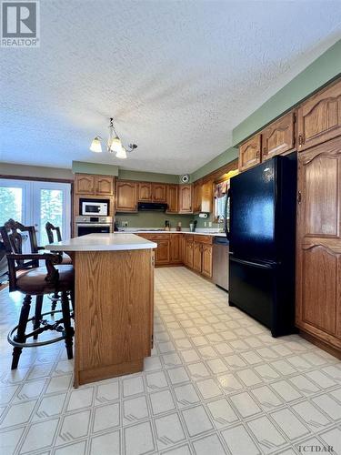 640 Shirley St N, Timmins, ON - Indoor Photo Showing Kitchen