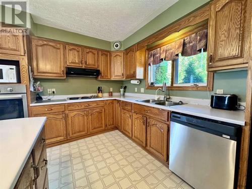 640 Shirley St N, Timmins, ON - Indoor Photo Showing Kitchen With Double Sink