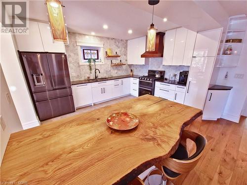 280 E St Andrew Street E, Fergus, ON - Indoor Photo Showing Kitchen