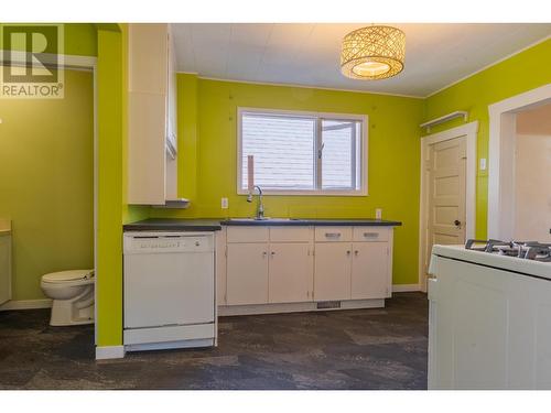 1475 Lookout  Street, Trail, BC - Indoor Photo Showing Bathroom