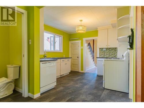 1475 Lookout  Street, Trail, BC - Indoor Photo Showing Kitchen