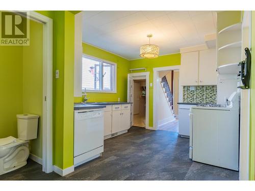 1475 Lookout  Street, Trail, BC - Indoor Photo Showing Kitchen