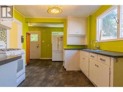 1475 Lookout  Street, Trail, BC - Indoor Photo Showing Kitchen