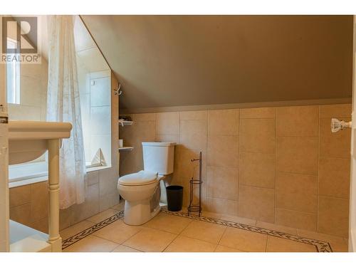 1475 Lookout  Street, Trail, BC - Indoor Photo Showing Bathroom