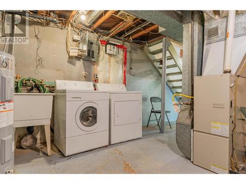 1475 Lookout  Street, Trail, BC - Indoor Photo Showing Laundry Room