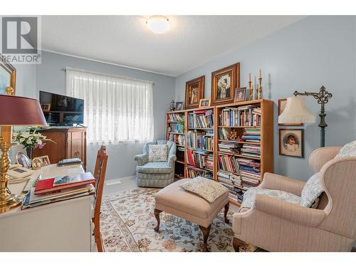 1834 47 Avenue, Vernon, BC - Indoor Photo Showing Living Room