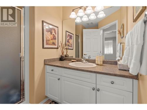 1834 47 Avenue, Vernon, BC - Indoor Photo Showing Bathroom