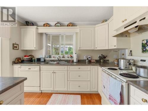 1834 47 Avenue, Vernon, BC - Indoor Photo Showing Kitchen With Double Sink