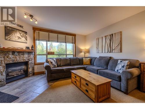 4559 Timberline  Crescent Unit# 415, Fernie, BC - Indoor Photo Showing Living Room With Fireplace