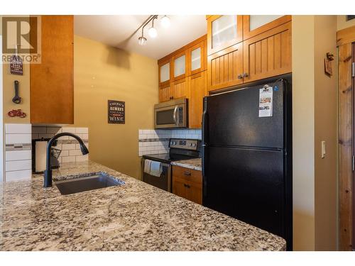 4559 Timberline  Crescent Unit# 415, Fernie, BC - Indoor Photo Showing Kitchen