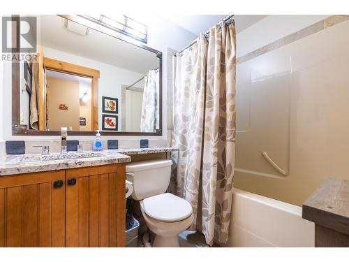 4559 Timberline  Crescent Unit# 415, Fernie, BC - Indoor Photo Showing Bathroom