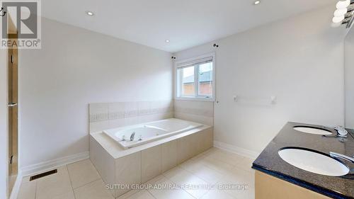 112 Crestwood Road, Vaughan, ON - Indoor Photo Showing Bathroom