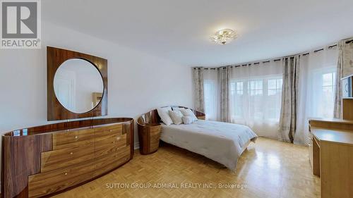 112 Crestwood Road, Vaughan, ON - Indoor Photo Showing Bedroom