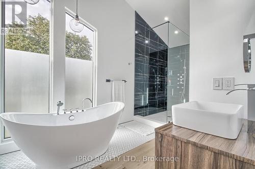 5 Hatton Court, Toronto (Princess-Rosethorn), ON - Indoor Photo Showing Bathroom