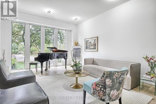 5 Hatton Court, Toronto (Princess-Rosethorn), ON - Indoor