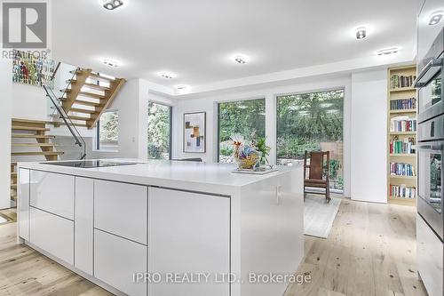 5 Hatton Court, Toronto (Princess-Rosethorn), ON - Indoor Photo Showing Kitchen