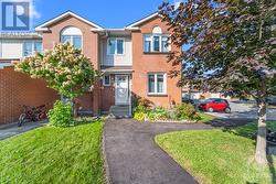 14 CASTLEBROOK LANE UNIT#E  Ottawa, ON K2G 5G4