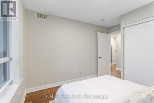 950 - 25 Viking Lane, Toronto (Islington-City Centre West), ON - Indoor Photo Showing Bedroom