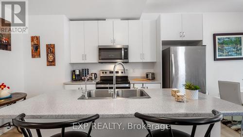 31 - 1465 Station Street, Pelham, ON - Indoor Photo Showing Kitchen With Double Sink With Upgraded Kitchen