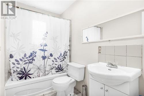 293 Kitchener Street, Hawkesbury, ON - Indoor Photo Showing Bathroom