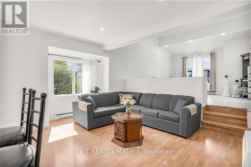 293 Kitchener Street, Hawkesbury (612 - Hawkesbury), ON - Indoor Photo Showing Living Room